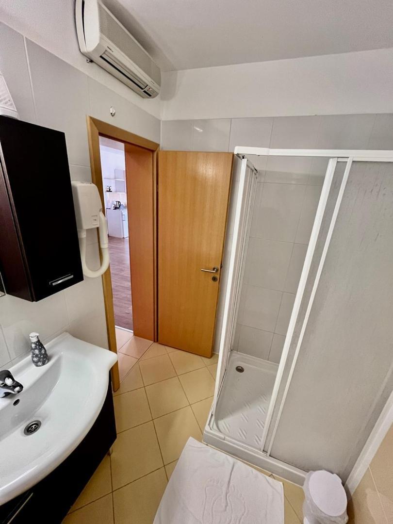 Fineda Grande Apartments 포레치 외부 사진